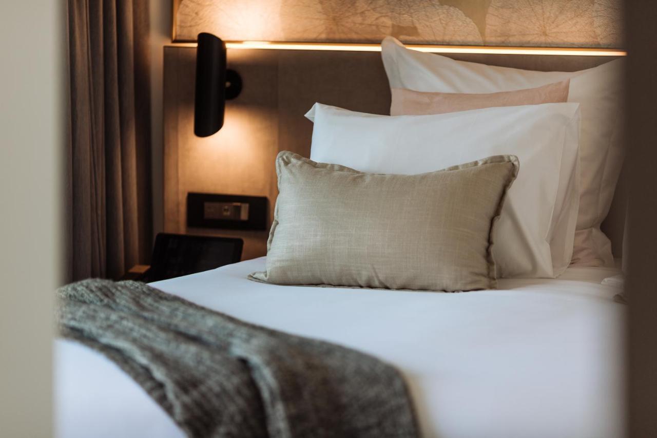 One Global Resorts Green Square Cité de Cité de Sydney Extérieur photo A bed with a throw